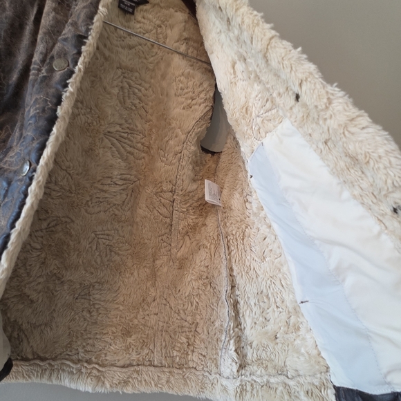 Woolrich Women's Faux Leather Leaf Print Distressed Sherpa Lined Vest Sz Medium - Picture 12 of 14